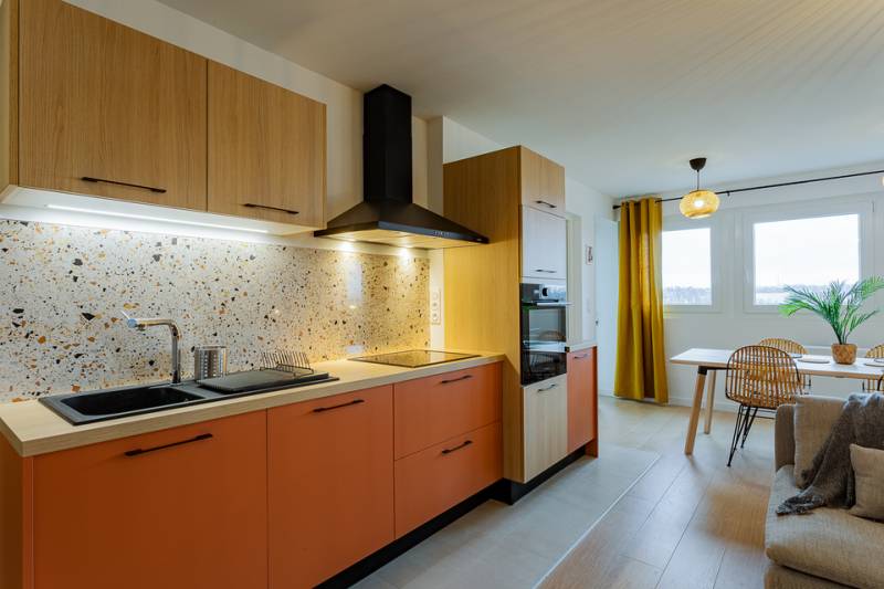 Aprés - Cuisine ouverte crédence terrazo façades terracota - photo jérome salort