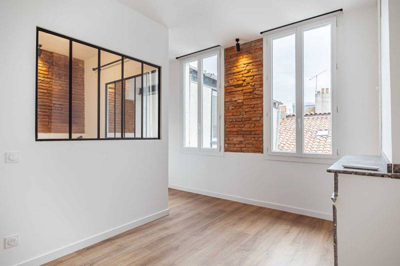 Transformation studio en T1 Bis 31 m² quartier Capitole à Toulouse dans un immeuble entièrement rénové